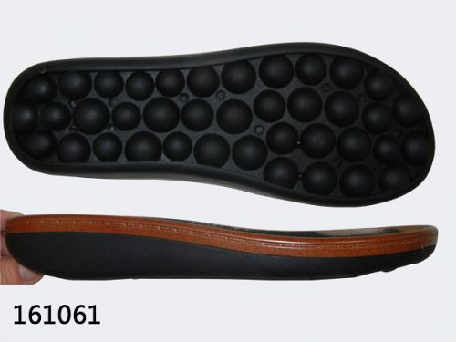 Soccer shoe sole